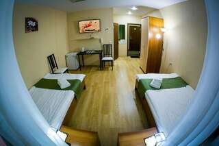 Гостиница Глобус Новосибирск Улучшенный двухместный номер с 2 отдельными кроватями-2