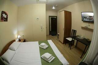 Гостиница Глобус Новосибирск Улучшенный номер с кроватью размера «king-size»-1